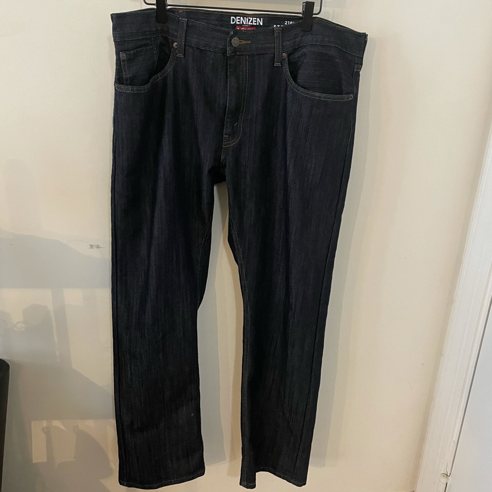 Like New Men’s Denizen Levi Jeans 218- Straight Fit 38x32